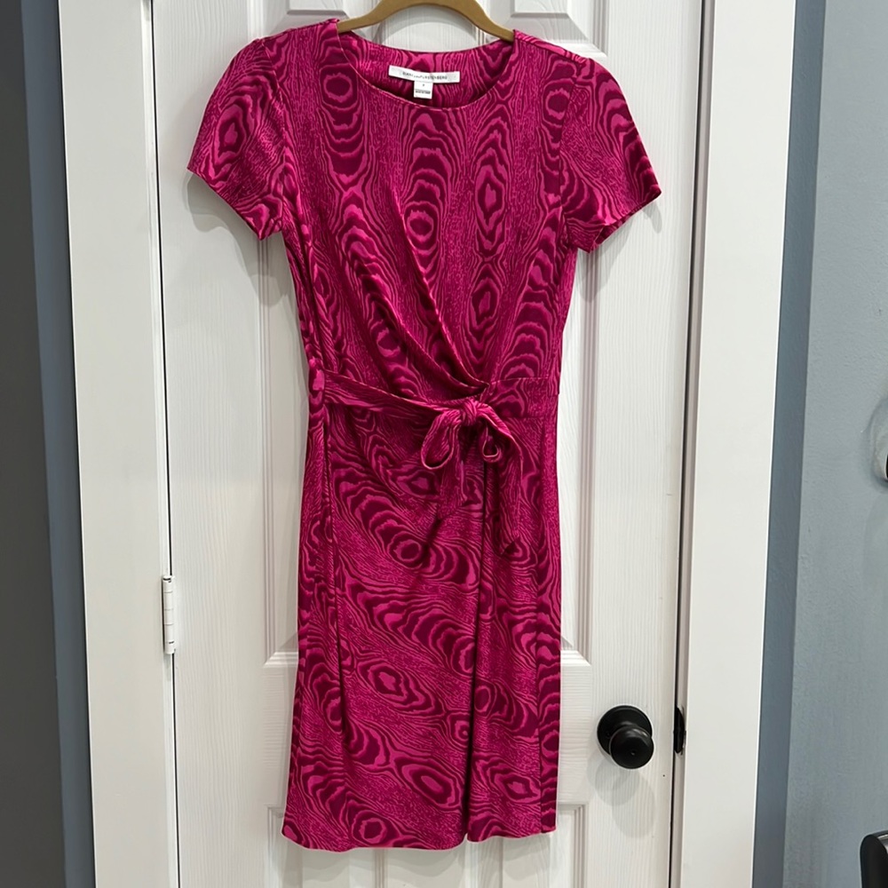 DVF Diane Von Furstenberg fuchsia animal print mock wrap dress lightweight 2